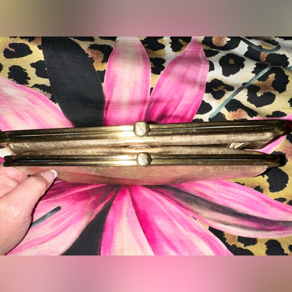 HOBO LAUREN CLUTCH WALLET in gold - Picture 5 of 7